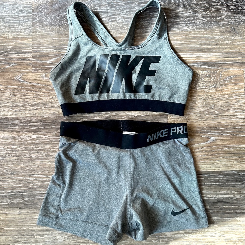 Nike Pro shorts & sport bra grey size medium like new